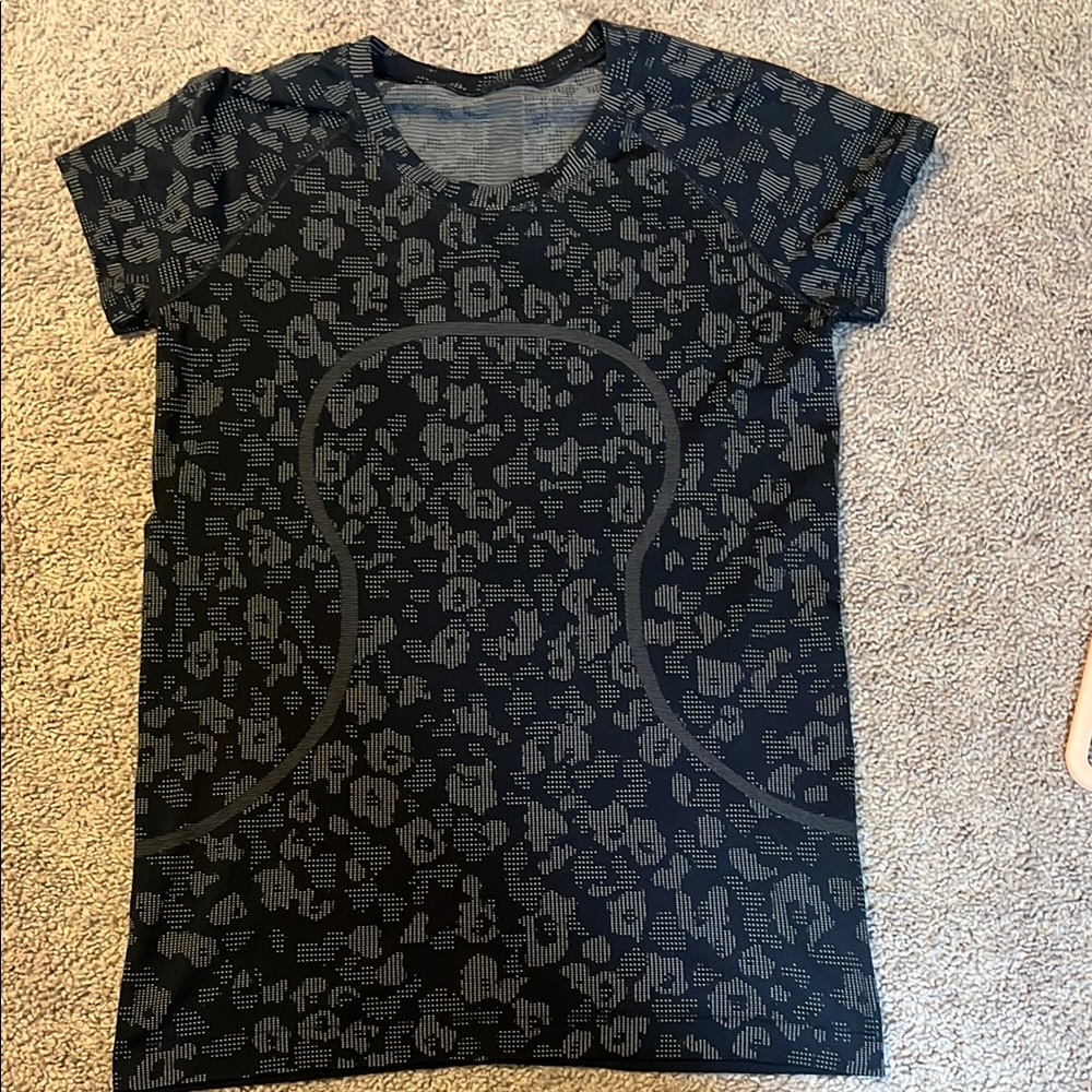 Lululemon Short Sleeve Swiftly Tech 2.0 Floral Patterned - Barely Worn - No tags